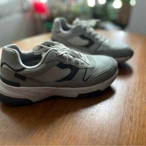 Pull&Bear Men's Gray and Black Sneakers